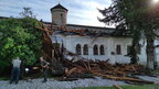 Негода у Кам’янець-Подільському: буревій зірвав дах фортеці і пошкодив корпус (фото)