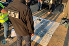 Кокаїн серед бананів: СБУ затримала на Одещині іноземних наркоторговців (фото)
