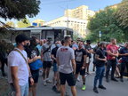 Били в автобусі: поліцейські в Києві застосували силу до активістів (відео)