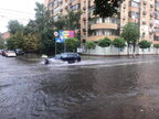 Злива з градом і затоплені вулиці: у Києві пройшов потужний ураган (відео)
