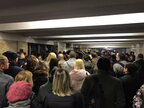 На станціях метро Києва утворився колапс: не працювали термінали на турнікетах (відео)