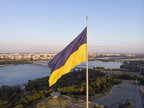 Cпалила український прапор: дівчина з Дніпропетровщини перепрошує за вчинене (відео)