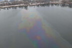 На Оболоні злили нафту в озеро: у Києві прокуратура взяла під контроль розслідування
