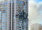 Порівняли з трагедією 9/11: ракета потрапила в багатоповерхівку: ОНОВЛЕНО (відео)