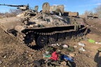 Перетворили машини вбивств у брухт: українські військові знищили одразу три ворожих танки (відео)