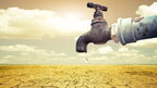 В Маріуполі критичний дефіцит води: її видають лише за записом раз на два дні (відео)