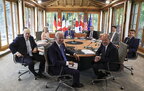 "Нам потрібно роздягатися?" - на зустрічі G7 висміяли образ путіна з оголеним торсом (фото)