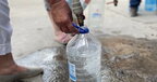 Маріупольці отримують 5 літрів питної води на тиждень (відео)