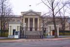 Біля посольства рф в Варшаві з’явилася Алея жертв російської агресії