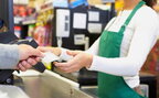 Пенсіонери можуть отримати виплати прямо у супермаркетах: у Мінсоцполітики розповіли деталі