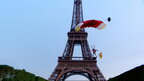 Поліція Парижа затримала чоловіка, який стрибнув з Ейфелевої вежі