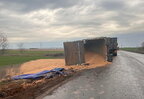В окупованому Маріуполі перекинулася вантажівка з краденим українським зерном