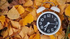Коли перейдемо на «зимовий» час: українці спатимуть на годину довше в кінці жовтня