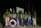 Хотіли незаконно перепливти Тису на дитячих надувних кругах: на Закарпатті затримали двох чоловіків