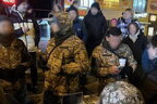 Збирають гроші біля метро в Києві нібито на потреби армії: правоохоронці проводять обшуки у благодійному фонді