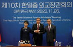 Вперше з 2019 року очільники МЗС Китаю, Японії та Південної Кореї зустрілися в Пусані