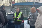Додаткові педалі та іспит за $450: у Києві викрито працівників автошкіл та їхнього спільника