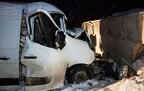 Водій мікроавтобуса під Черніговом в’їхав у КПП: він загинув на місці