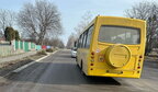 На Вінниччині дитина потрапила під колеса шкільного автобуса: її госпіталізували