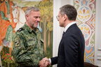 Кулеба обговорив деталі військової допомоги Україні з головою Військового комітету НАТО