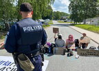 У Фінляндії мітингувальники в масках провели протест біля заводу виробника зброї