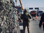 В Одесі водій "покатав" на капоті військових на блокпосту