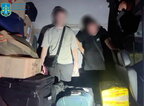 Заховав "пасажирів" між посилками: перевізник намагався незаконно вивезти військовозобов'язаних у Румунію