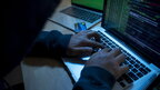 Хакери Anonymous зламали сайт авіакомпанії США, що депортувала венесуельських мігрантів