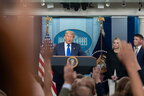 Президент США уникнув відповіді про зупинку військової допомоги Києву