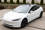 У Tesla змінять дизайн ручок через скарги на заблоковані двері