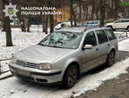 У Києві чоловік їздив із муляжем міни на даху авто