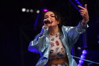Charli xcx зіграла себе у мета-фільмі про славу, очікування і втому від успіху