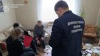 Били, приковували до ланцюга, морили голодом: у Дніпрі батьків-вихователів підозрюють у катуванні 6 дітей
