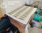 На Києвщині троє чоловіків облаштували підпільну друкарню доларів