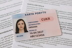 Податися на карту CUKR українці в Польщі зможуть з 4 травня: усі деталі та як оформити