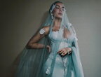 Діамантова вервиця та сукня-оберіг: наречена Роналду перетворила Met Gala на репетицію весілля