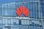 Huawei запатентувала смартфон із вертикальним трифолдом — новий незвичний форм-фактор