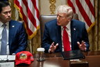 Макрон: Трамп вважав, що Україна програє війну, але переглянув свою думку