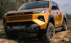Новий Toyota Hilux вже в Україні: повний привід, дизельний м’який гібрид і салон у стилі Land Cruiser Prado